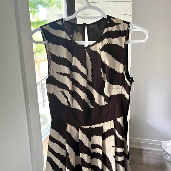 Micheal Kors Chic Zebra-Print Silk Midi Dress with Cinched Waist Size S - Picture 3 of 9
